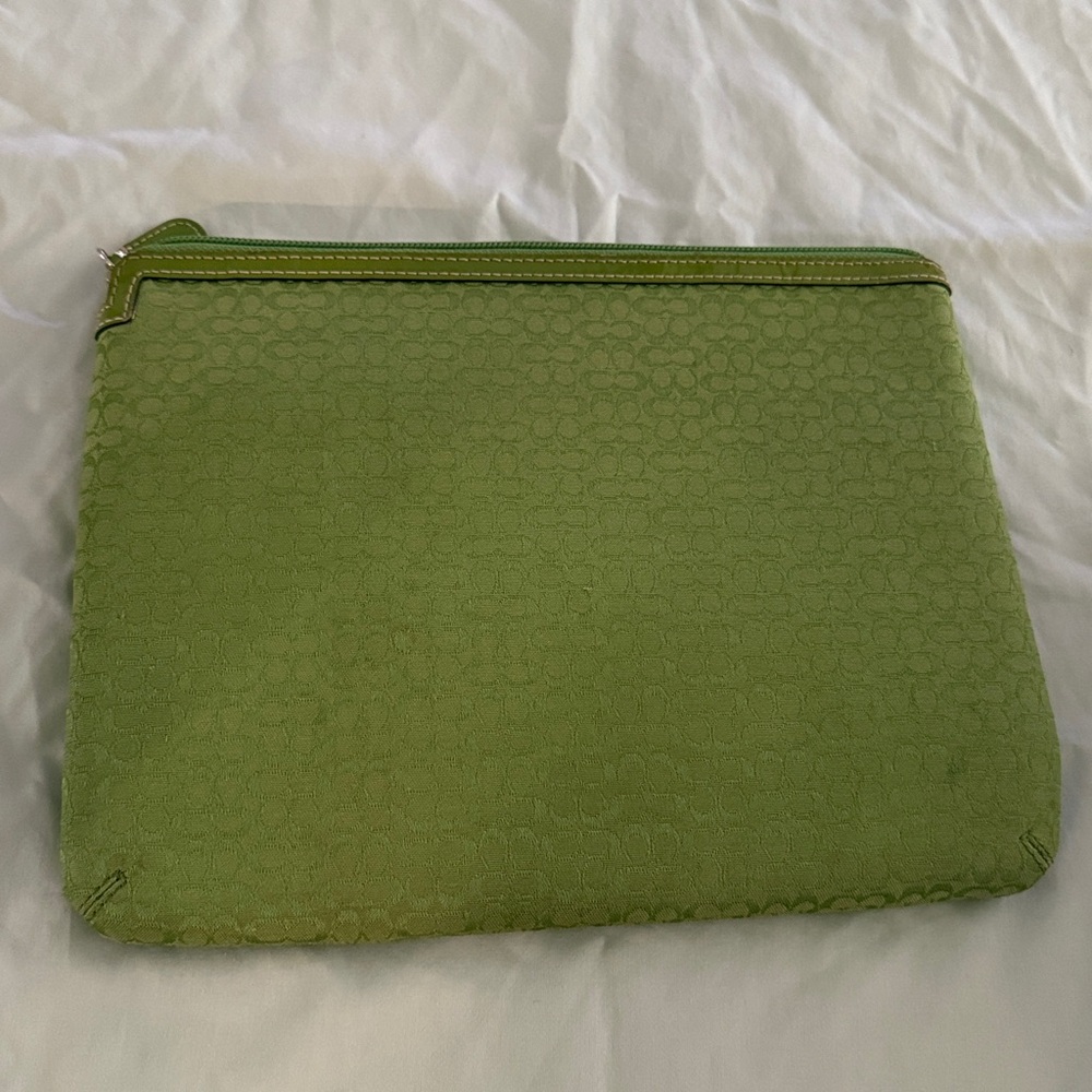 Green Coach Tablet Pouch